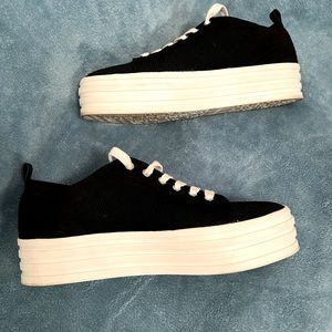 Gianni Bini black sneakers size 9